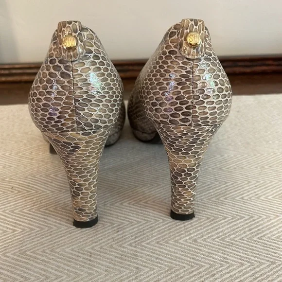 Stuart Weitzman platform snake skin pump heels - Picture 4 of 12